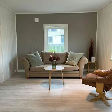 2 Etasje Leilighet Med 2 Soverom Harstad
